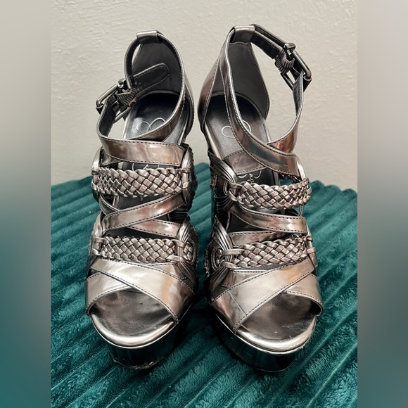 Jessica Simpson Women's Parissa Platform Sandal - Chrome - Size 5 - Picture 3 of 11